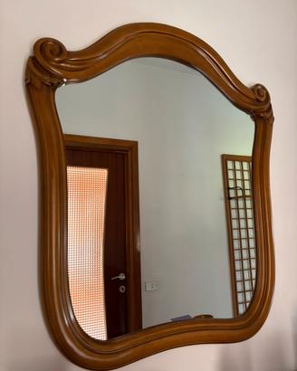 Specchio con cornice in legno