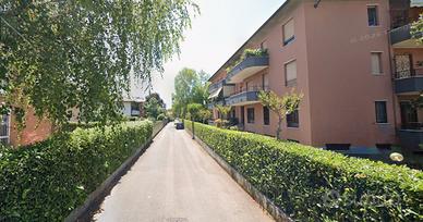 Stanza con terrazzo a Monza