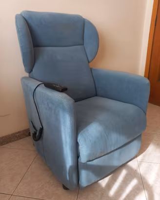 poltrona sollevapersone elettrica per anziani