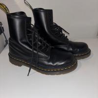 Dr. Martens 38
