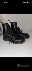 Dr. Martens 38