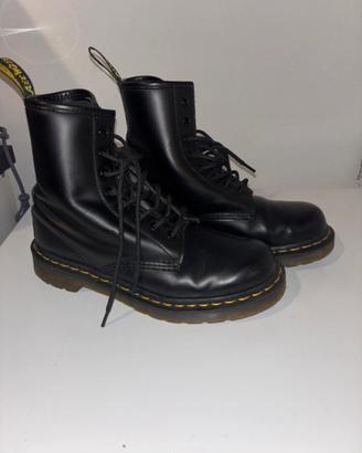 Dr. Martens 38