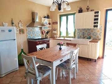 Due camere e posto auto tra Silvi e Atri