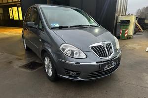 Lancia Ypsilon 1.3 MJT 75 CV Unyca