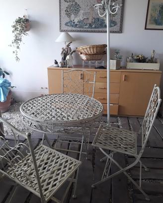 Tavolino e sedie da esterno