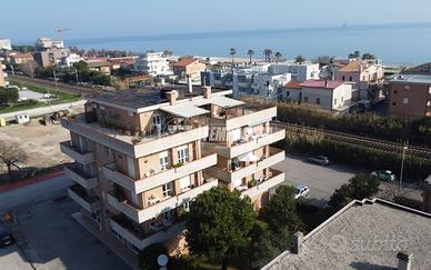 APPARTAMENTO CON 3 CAMERE CON VISTA MARE!!