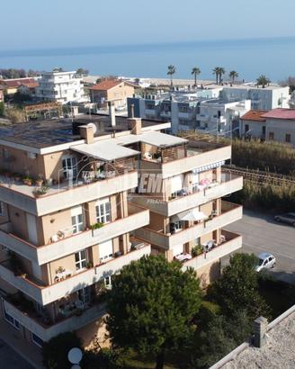 APPARTAMENTO CON 3 CAMERE CON VISTA MARE!!