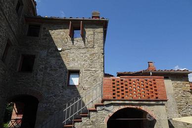 Casa indipendente a Castel Focognano, 5 locali