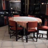 Tavolo rotondo con sedie