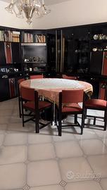 Tavolo rotondo con sedie