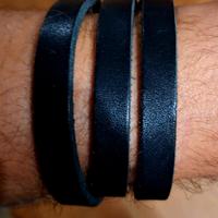 Bracciale in pelle avvolgibile 