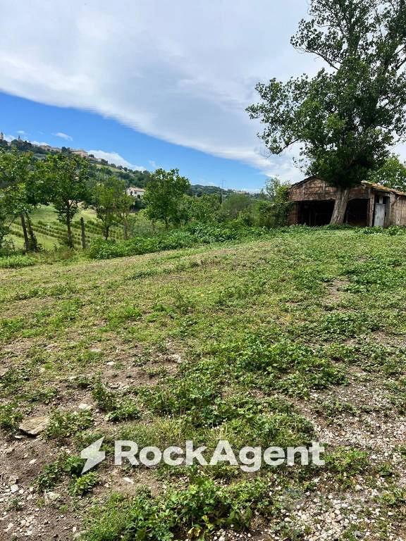 Rustico / Casale di 134 m² con più di 5 locali a M - Altro