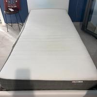 Letto contenitore con doghe in legno e materasso