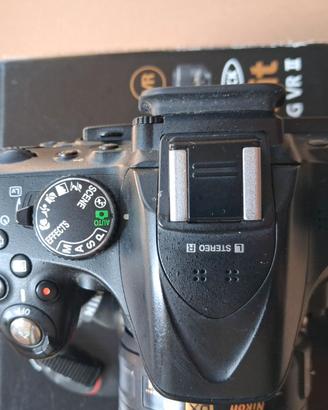 Nikon d5200 con obiettivo 18-55mm AF-S VR e SD