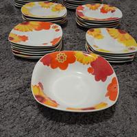 Servizio piatti quadrati in fine porcellana