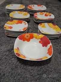 Servizio piatti quadrati in fine porcellana