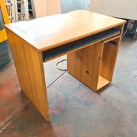 scrivania porta pc usata