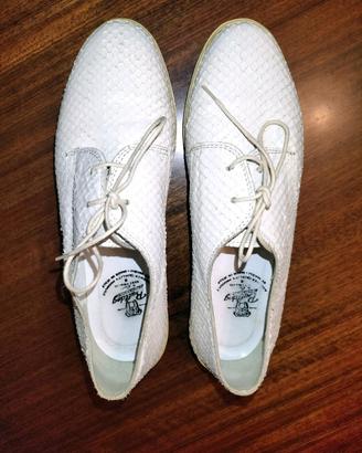SCARPE SPORTIVE CON STRINGHE **PITONE BIANCO**