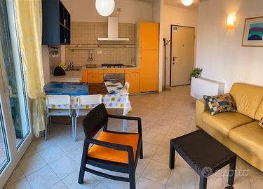 A 30 metri dal mare per giugno e luglio rif. 25