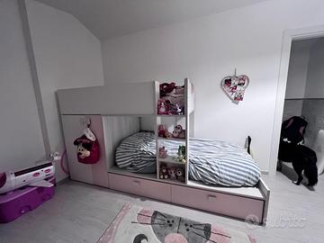 Cameretta moderna a castello