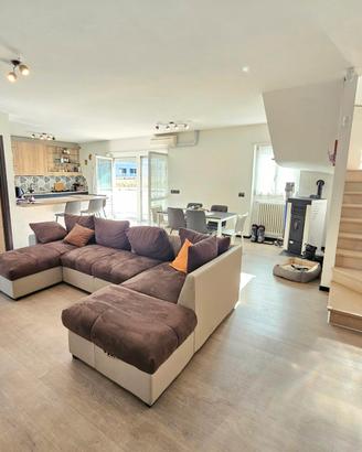 GRANDE 3 CAMERE, 5 BALCONI in SCHIERA 6 UNITÀ +BOX