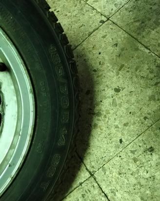 cerchi in lega da 14 per vecchie Alfa Romeo. 