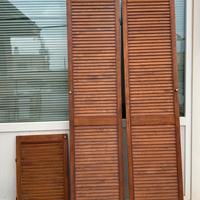 Ante di un armadio in legno