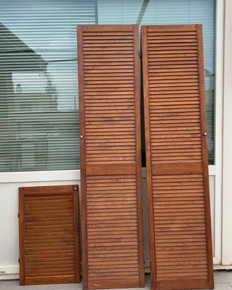 Ante di un armadio in legno