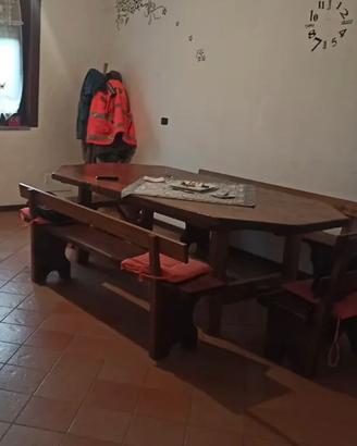 Tavolo con panche