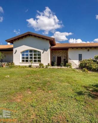 Villa di 420 m² con più di 5 locali e box auto dop