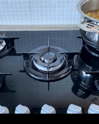 Piano cottura Indesit 5 fuochi vetro