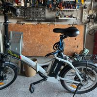 Bici con pedalata assistita