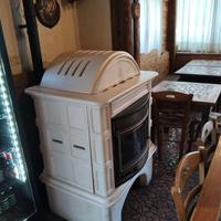 Stufa in maiolica a pellet