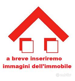 Locale al piano terra con servizi