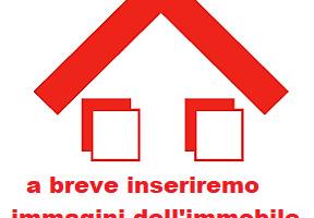 Locale al piano terra con servizi