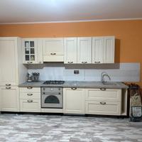 Cucina in legno massiccio