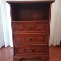 Comodino con 3 cassetti