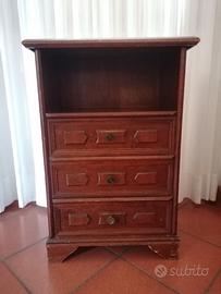 Comodino con 3 cassetti