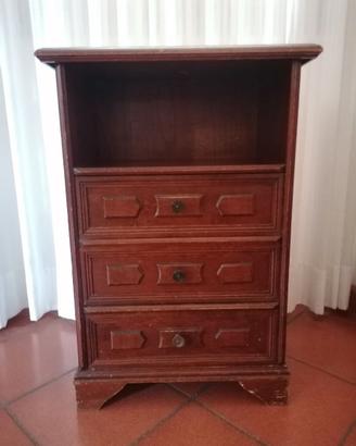 Comodino con 3 cassetti