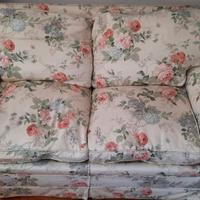 Divano stile country provenzale, cuscini in piuma