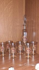 set bicchierini vintage con bottiglia