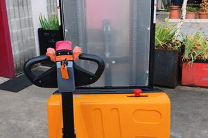 Stoccatore jungheinrich doppia alzata 2000 kg