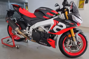 Aprilia Tuono V4