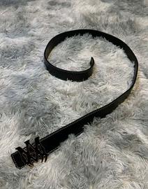 Cintura AMIIRI in pelle nera con fibbia monogramma