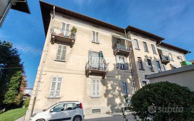 LOMAZZO: Ampio bilocale con box cantina e balcone.