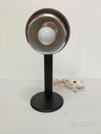 Lampada da tavolo magnetica T414 di Reggiani