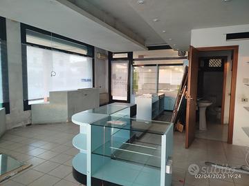 Locale commerciale negozio