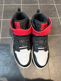 Nike air jordan mid 1