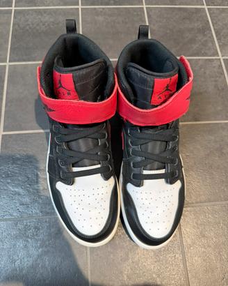 Nike air jordan mid 1