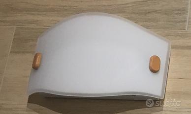 Applique classica in vetro bianco satinato